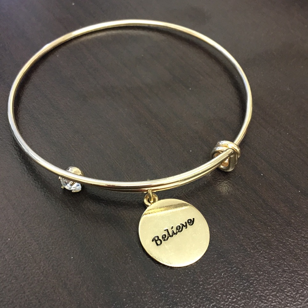Bangle bracelet with believe charm